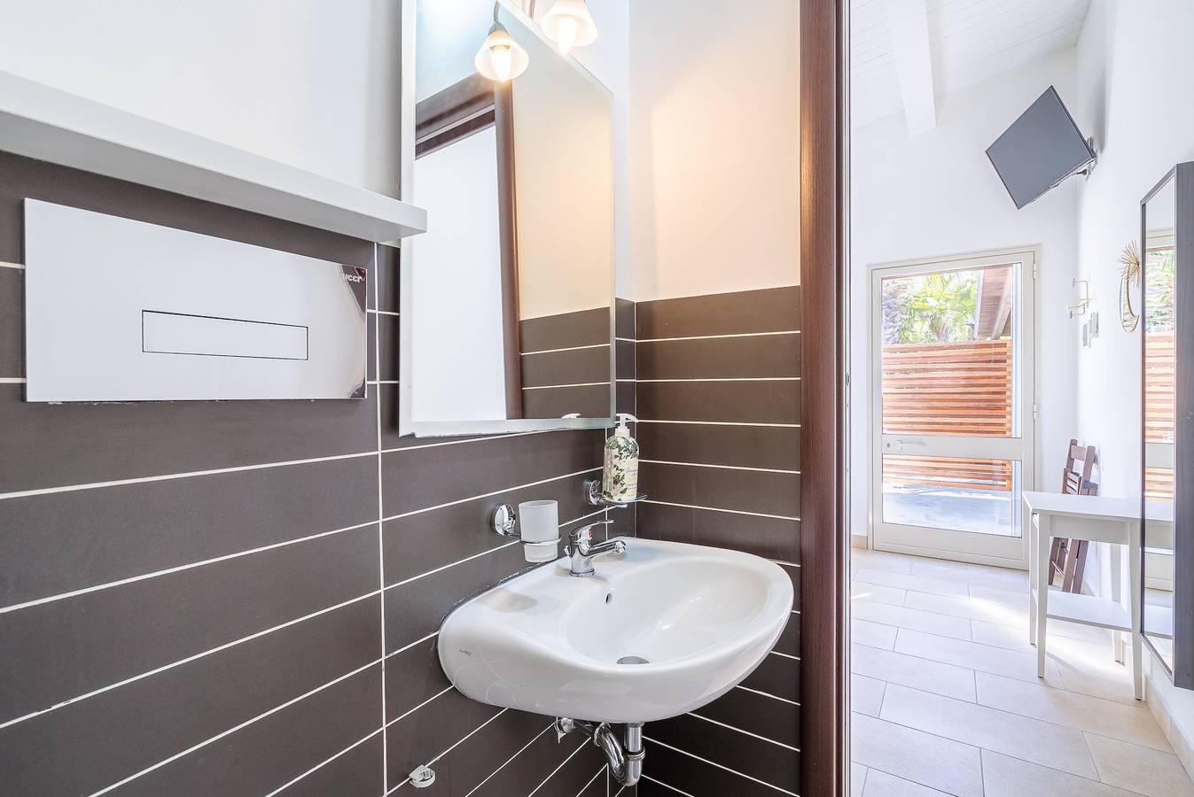 Camera matrimoniale con terrazza condivisa, Wi-Fi e aria condizionata in Marzamemi, Pachino