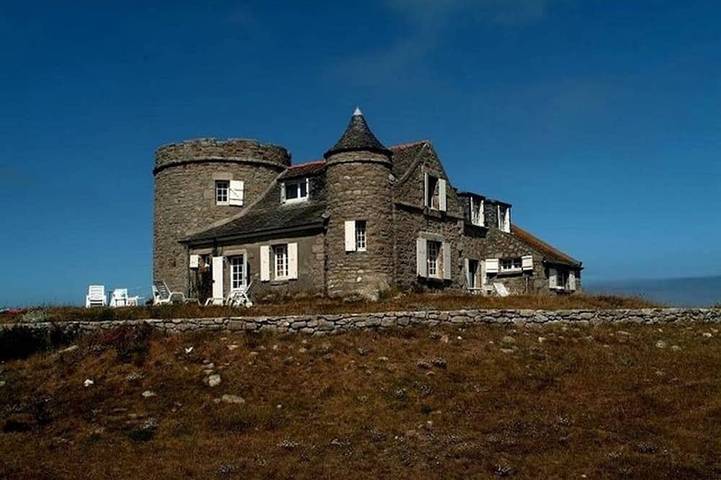 Location de vacances pour 12 personnes, avec terrasse et jardin à Île de Batz