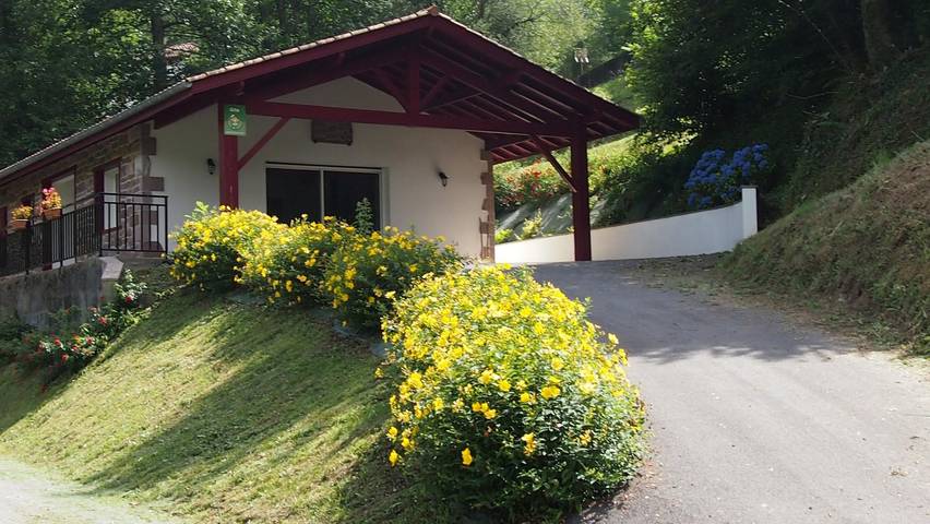 Gîte pour 5 personnes, avec Terrasse et Jardin