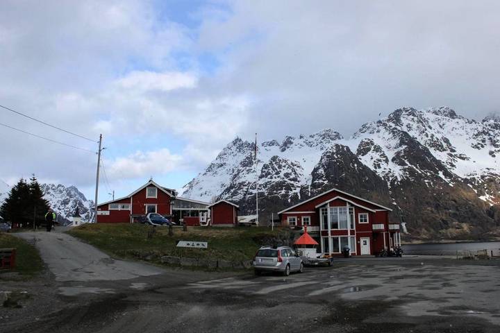 Ferielejlighed for 4 personer, med balkon og udsigt i Lofoten