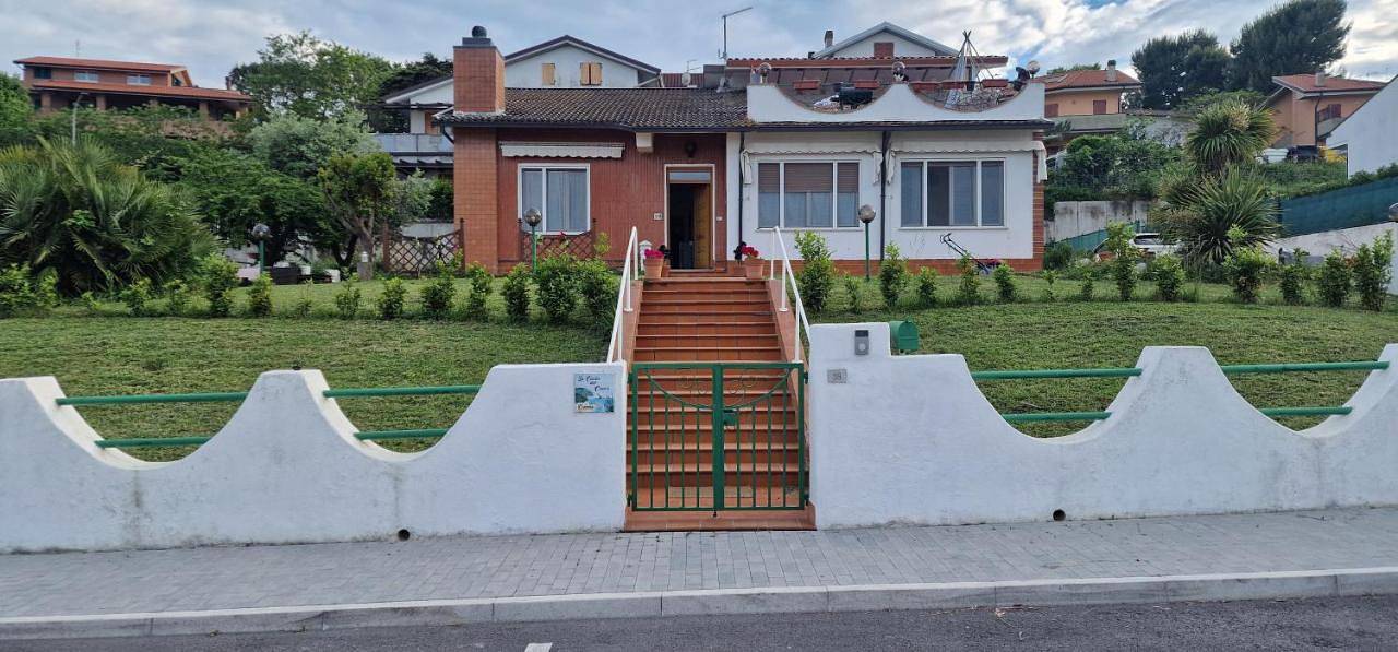 Double Room with Private Bathroom in Marcelli, Numana