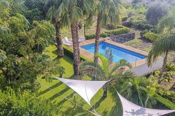 Location de vacances pour 10 personnes, avec jardin à Acireale