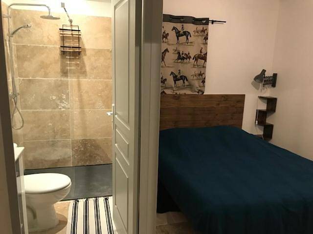Chambre d’hôte pour 2 personnes, avec Terrasse ainsi que Jardin et Piscine