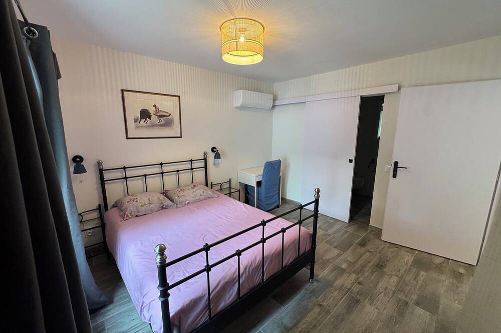 Entire apartment, Lodging in the middle of the meadows (Alpilles, Eygalières, Provence), pets welcome in Plan-d'Orgon, Arles region