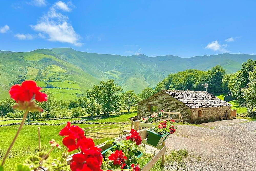 Los Caballos: Your Perfect Cabin in Vega de Pas, Cordillera Cantábrica
