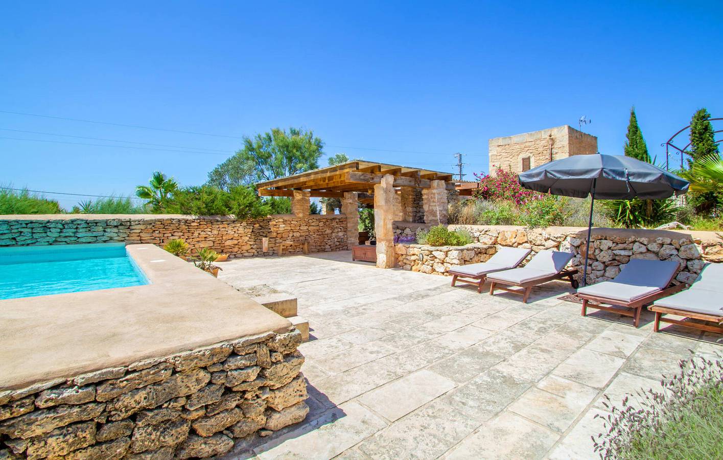 Luxus-Apartment mit Pool, Terrasse und Klimaanlage in der Nähe von Playa Es Pregons in Es Trenc, Campos