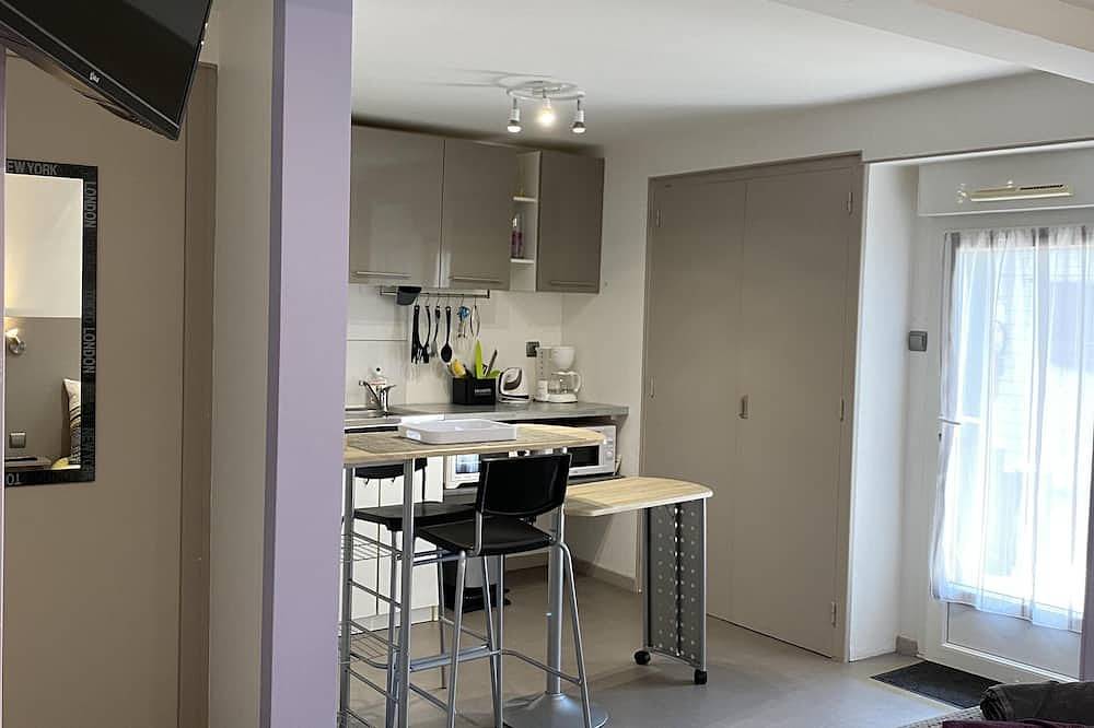 Apartamento entero, Appartement N3-Apartamento-Baño con ducha-Terraza in La Roche-sur-Yon, Valle del Loira