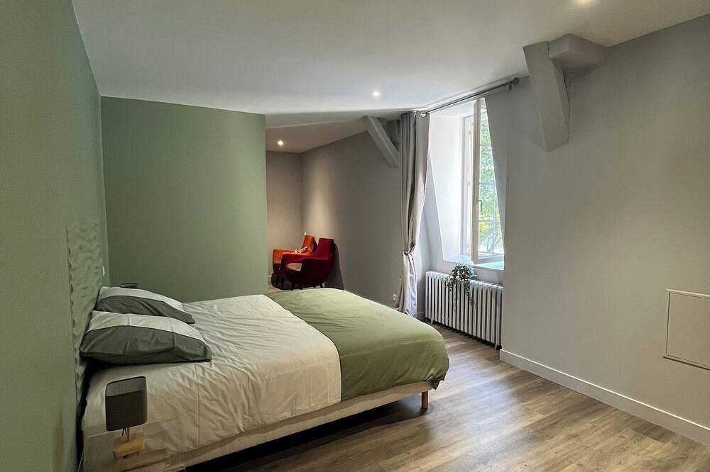 Villa L'Entrepotes with heated pool in Chinon's historic city center in Chinon, Loire-Tal