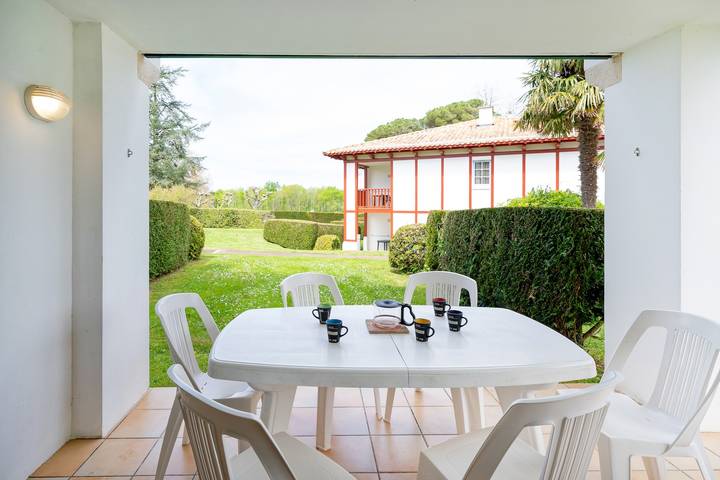 Ganze Wohnung, Appartement an der Côte Basque mit Bergblick, Gemeinschaftspool & privater Terrasse in Urrugne, Bayonne und Umgebung
