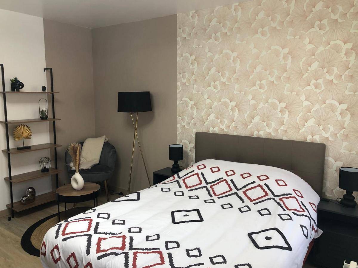Appartement entier, One-Bedroom Apartment with Terrace in Vaujours, Seine-Saint-Denis