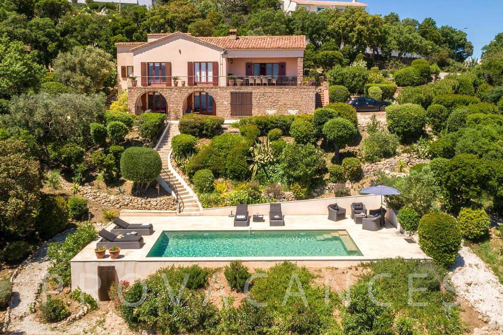 Villa pour 10 personnes avec balcon/terrasse in Roquebrune-sur-Argens, Côte méditerranéenne (France)
