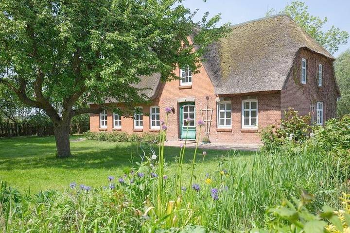 Ferienhaus für 7 Personen, mit Ausblick und Garten in Pellworm