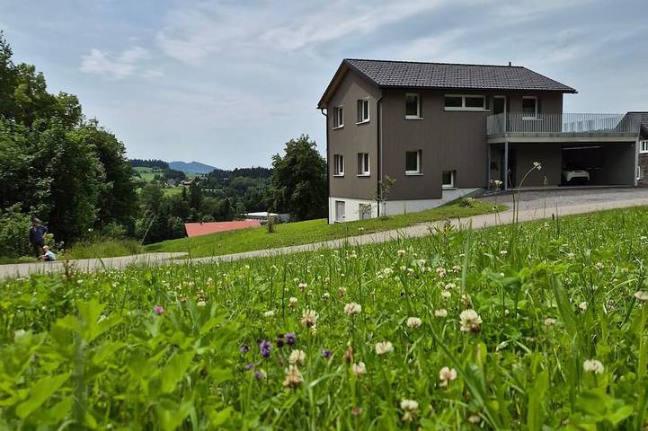 Ferienwohnung für 8 Personen, mit Terrasse und Garten