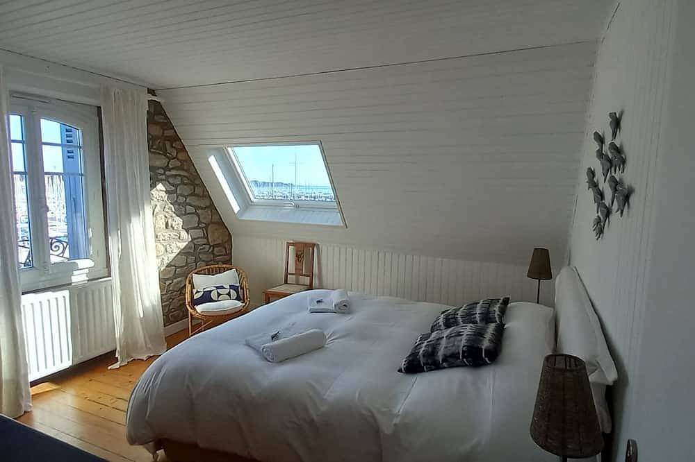 Nice sunny view and walking distance to everything in La Trinité-sur-Mer, Côte des Mégalithes