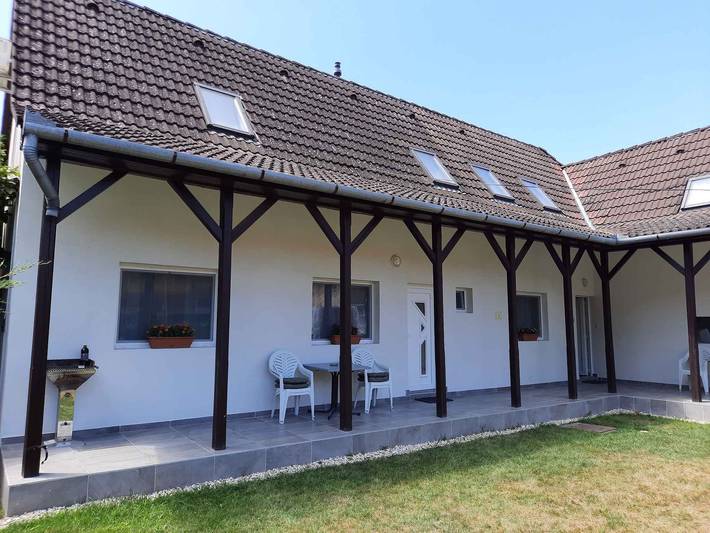 Ferienwohnung für 4 Personen, mit Garten in Balatonboglar