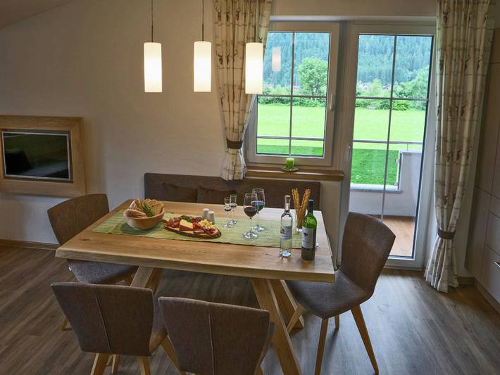 Ganze Wohnung, Chalet in Mayrhofen nahe Penkenbahn in Tuxer Alpen, Schwendau