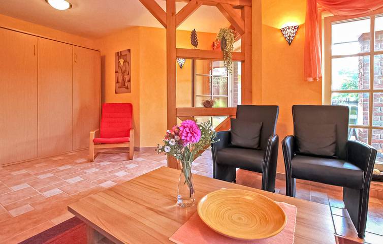Ganze Ferienwohnung, Gemütliche Neustrelitzer Wohnung mit Parkplatz & Terrasse in Neustrelitz, Mecklenburg-Strelitz