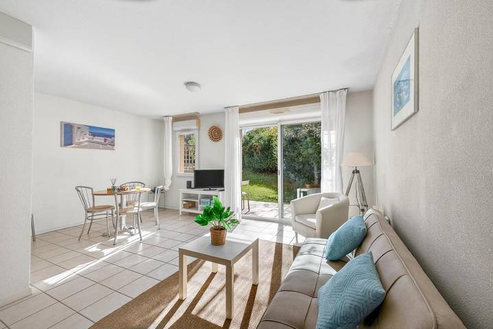 Location de vacances pour 4 personnes, avec jardin ainsi que vue et piscine dans La Barque