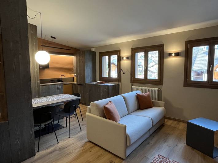Gîte pour 4 personnes, avec balcon et jardin à Carisolo