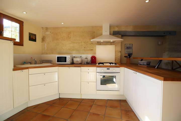 Charming Gîte "Le Cocon" with Shared Pool, Terrace, and Wi-Fi in Civrac de Blaye in Civrac-de-Blaye, Blaye region