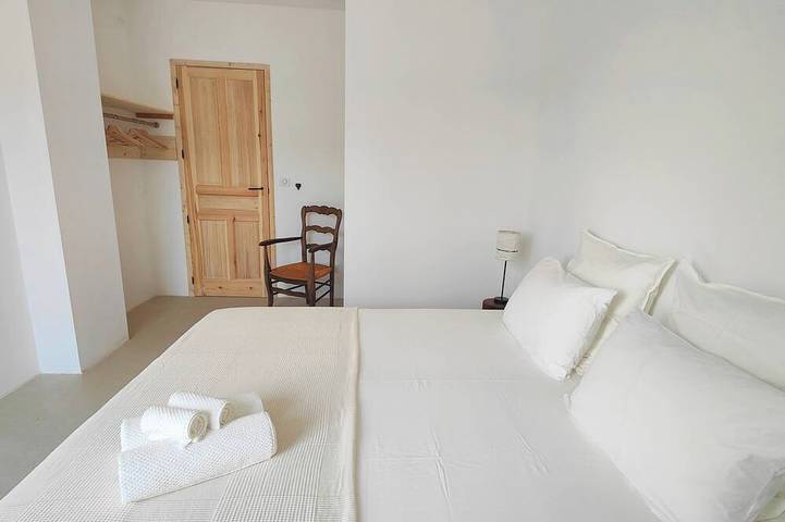 Gîte pour 10 personnes, avec jardin et piscine à Vauvenargues - 4