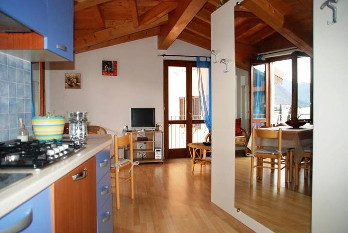 Ferienwohnung für 3 Personen, mit Balkon und Terrasse sowie Seeblick und Ausblick in Santa Maria Rezzonico