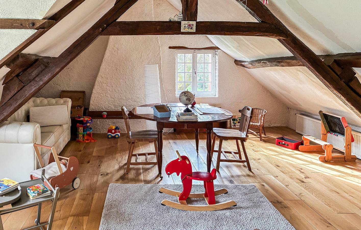 Poolside Paradise met parkeerplaats & internet in Vendôme en omgeving