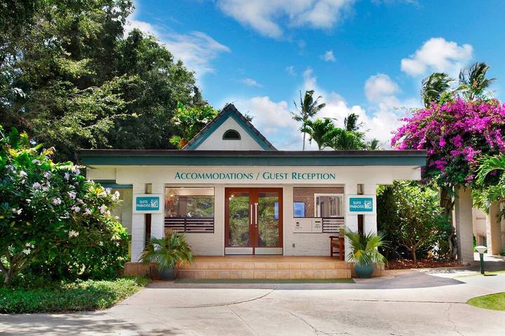 Vacation rental for 4 people, with pool and balcony as well as yard and hot tub in Kauai
