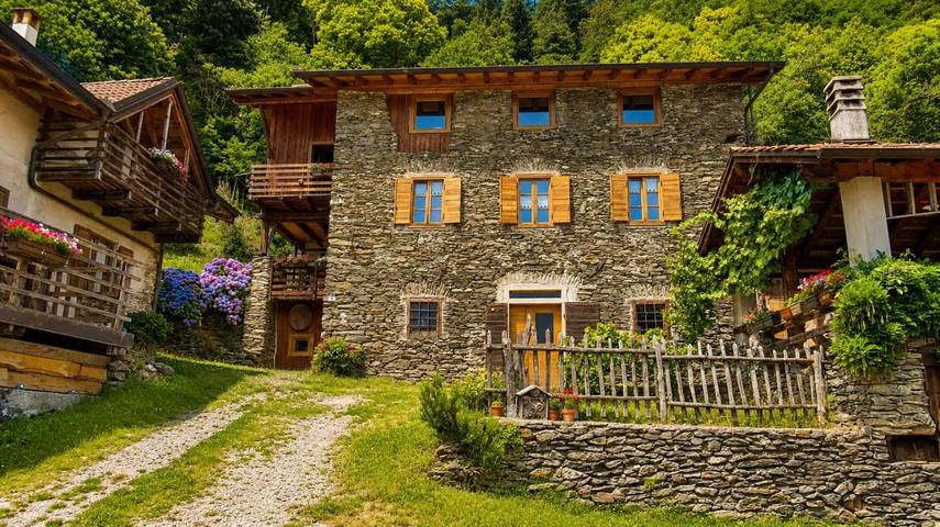 Ferienwohnung für 5 Personen, mit Balkon und Terrasse sowie Garten und Ausblick