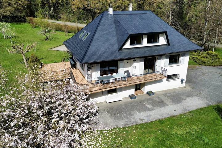 Villa für 12 Personen, mit Balkon und Garten sowie Seeblick in Savoie