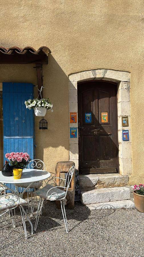 Gîte pour 2 personnes, avec vue ainsi que jardin et terrasse, animaux acceptés à La Roque-Esclapon