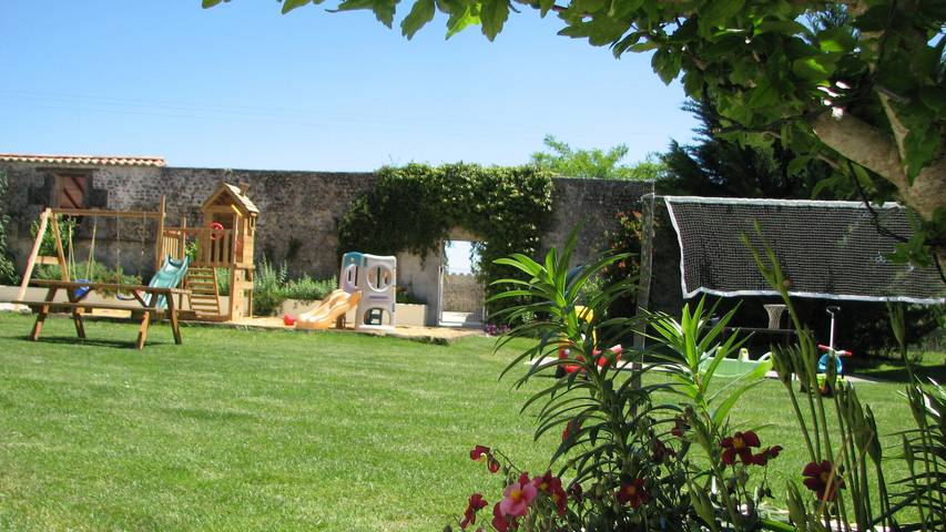 Gîte pour 6 personnes, avec Piscine à Salles-Lavalette - 4