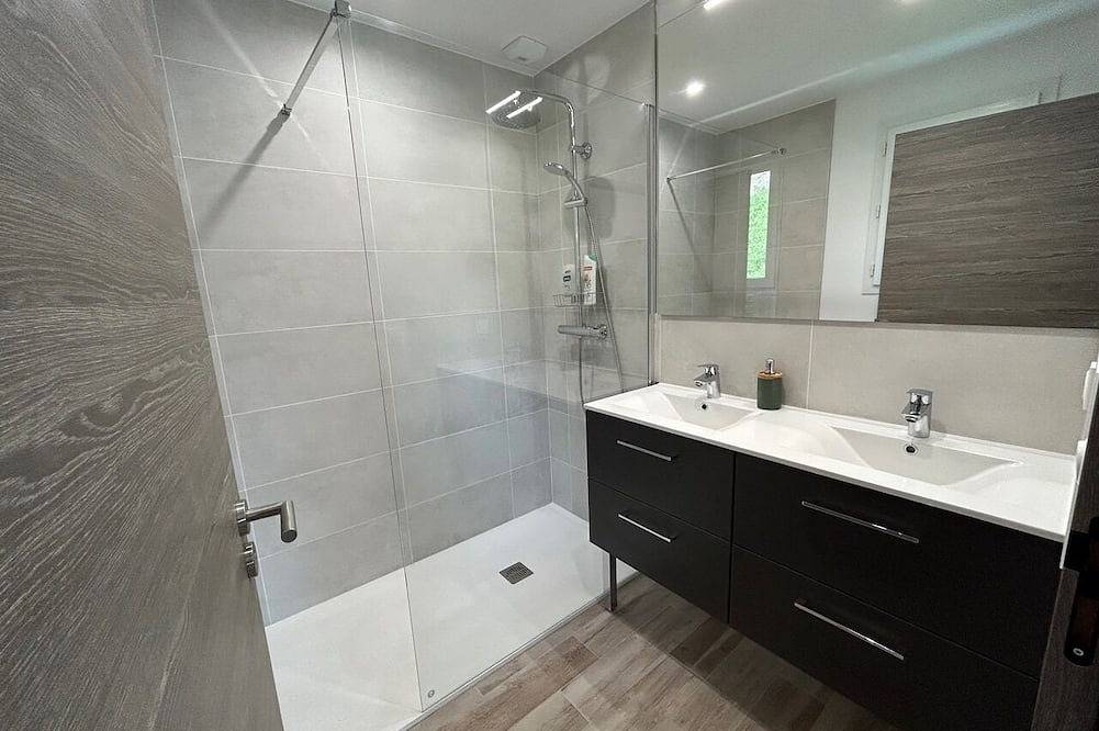 Country house 5 minutes from the lake. in Pelleautier, Gap region