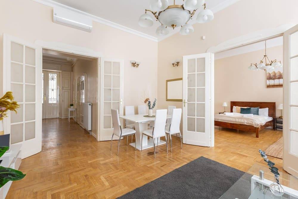 Entire apartment, Spacious family apartment in the city center in Budapest, Central Hungary