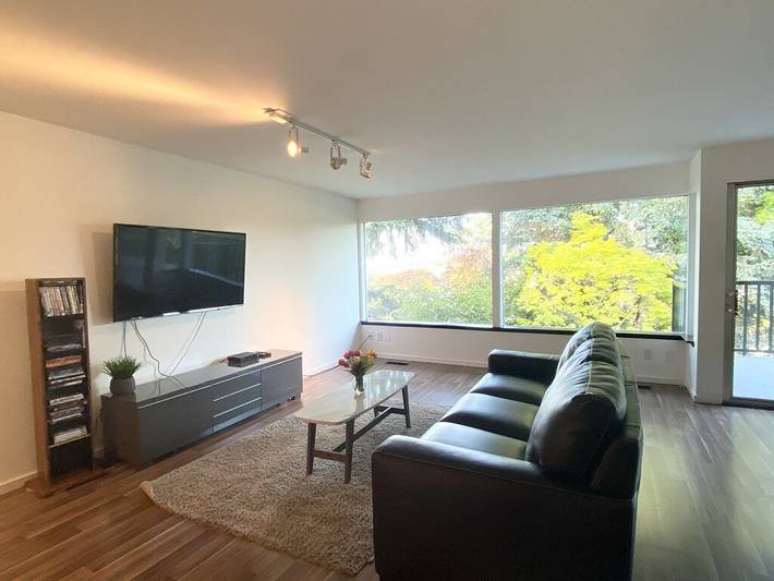 Vacation rental for 6 people, with yard in Renton