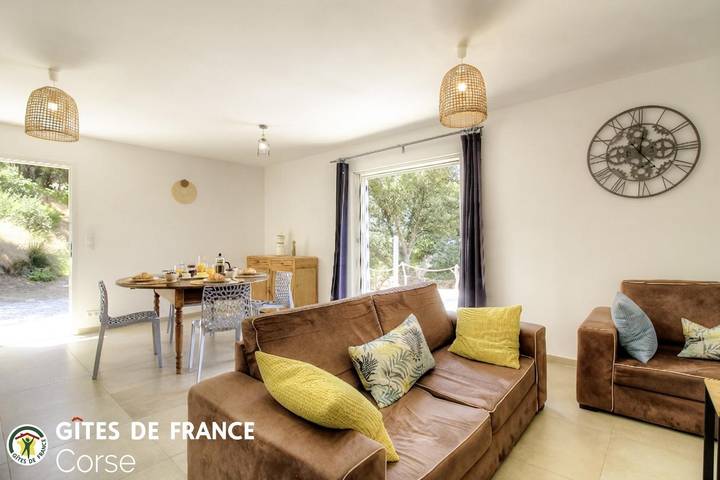 Gîte pour 4 personnes, avec Terrasse et Jardin ainsi que Piscine et Vue à Olmeto - 4