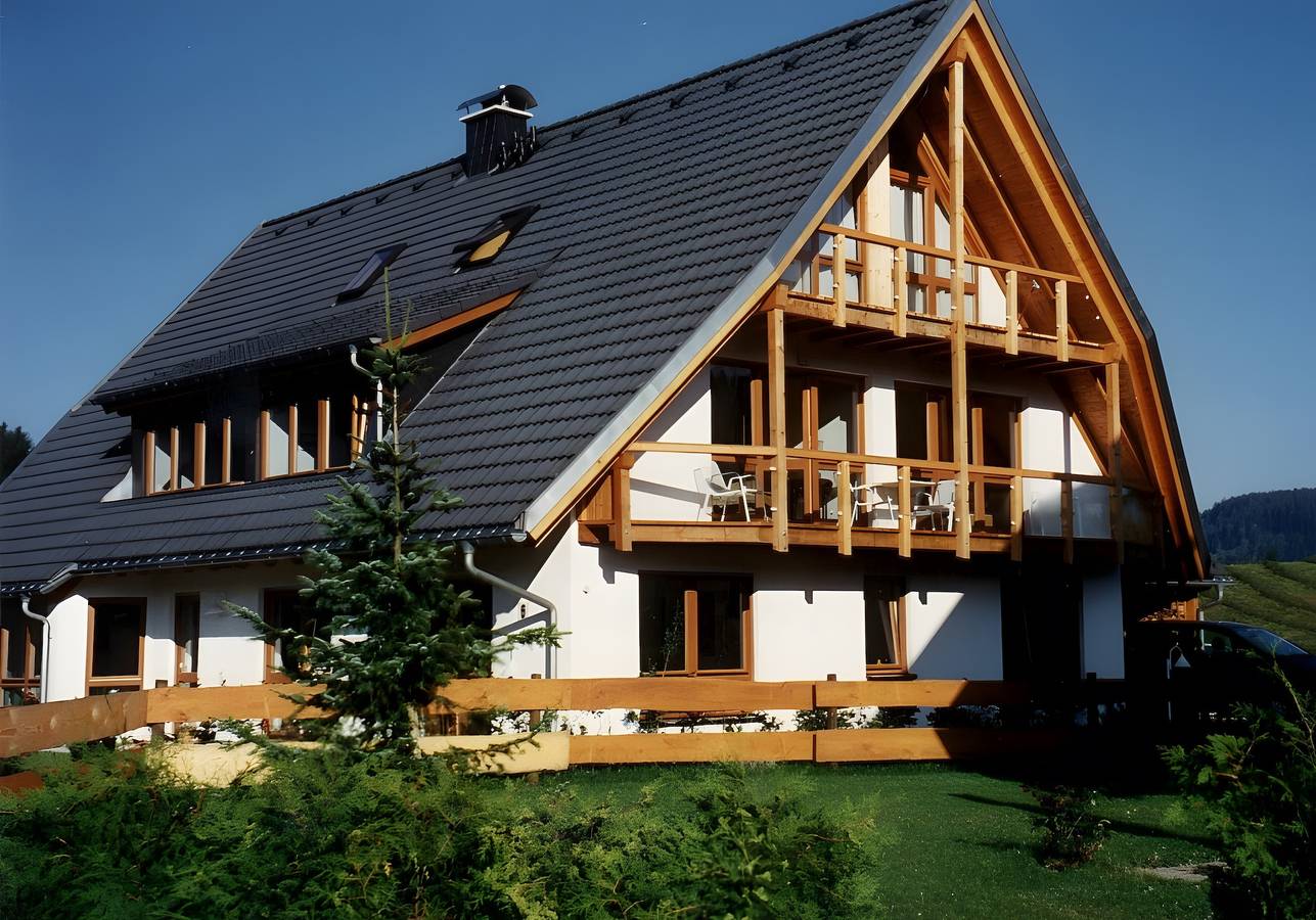 Ganze Wohnung, Apartment '4-Sterne Maisonette- 120qm' mit Bergblick, gemeinsamer Terrasse und Wlan in Hinterzarten, Südschwarzwald