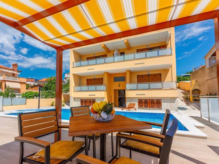 Ferienwohnung für 4 Personen, mit Pool und Garten sowie Terrasse - 1