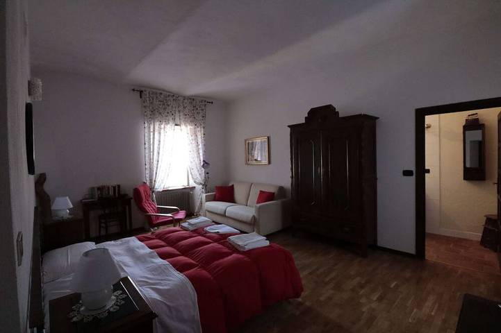 Casa del Prato tra vigneti, noccioleti e paesaggi mozzafiato in Roccaverano, Langhe