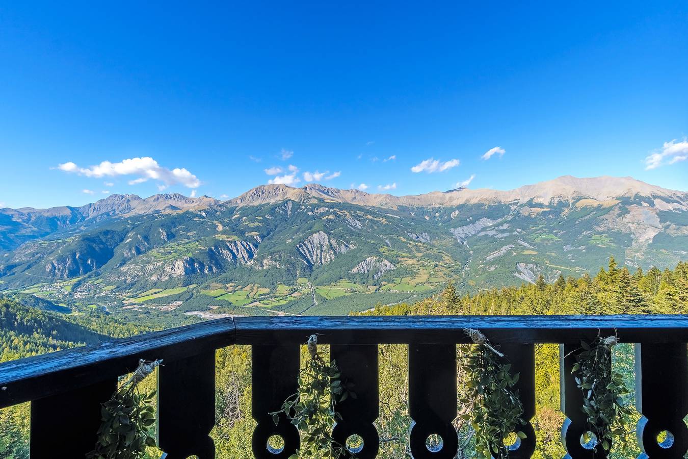 Appartement entier, Appartement 'Chaleureux 4 Couchages' avec Vue sur la Montagne, Terrasse Privée et Wi-Fi in Pra-Loup (station de ski), Pra-Loup