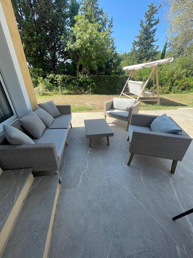 Chambre d’hôte pour 2 personnes, avec Balcon et Terrasse ainsi que Jardin et Piscine à Tourrettes - 3