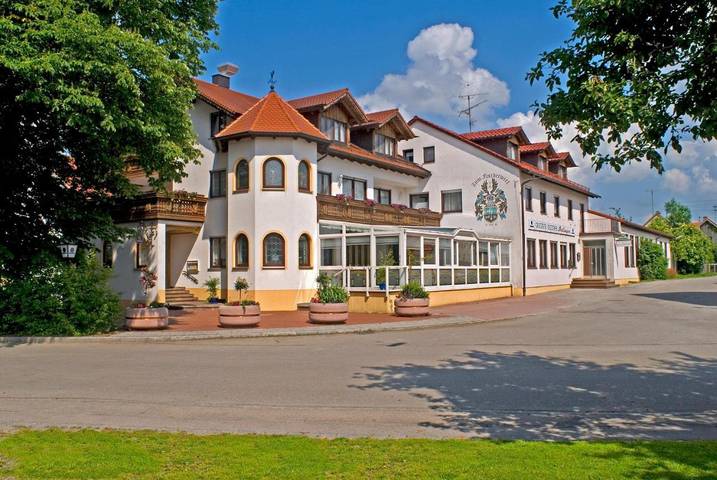 Hotel, mit Garten in Ried