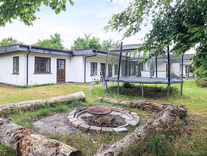 Ferieudlejning for 16 personer, med terrasse i Falster