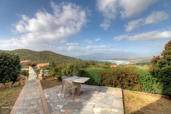 Gîte pour 4 personnes, avec Terrasse à Belvédère-Campomoro