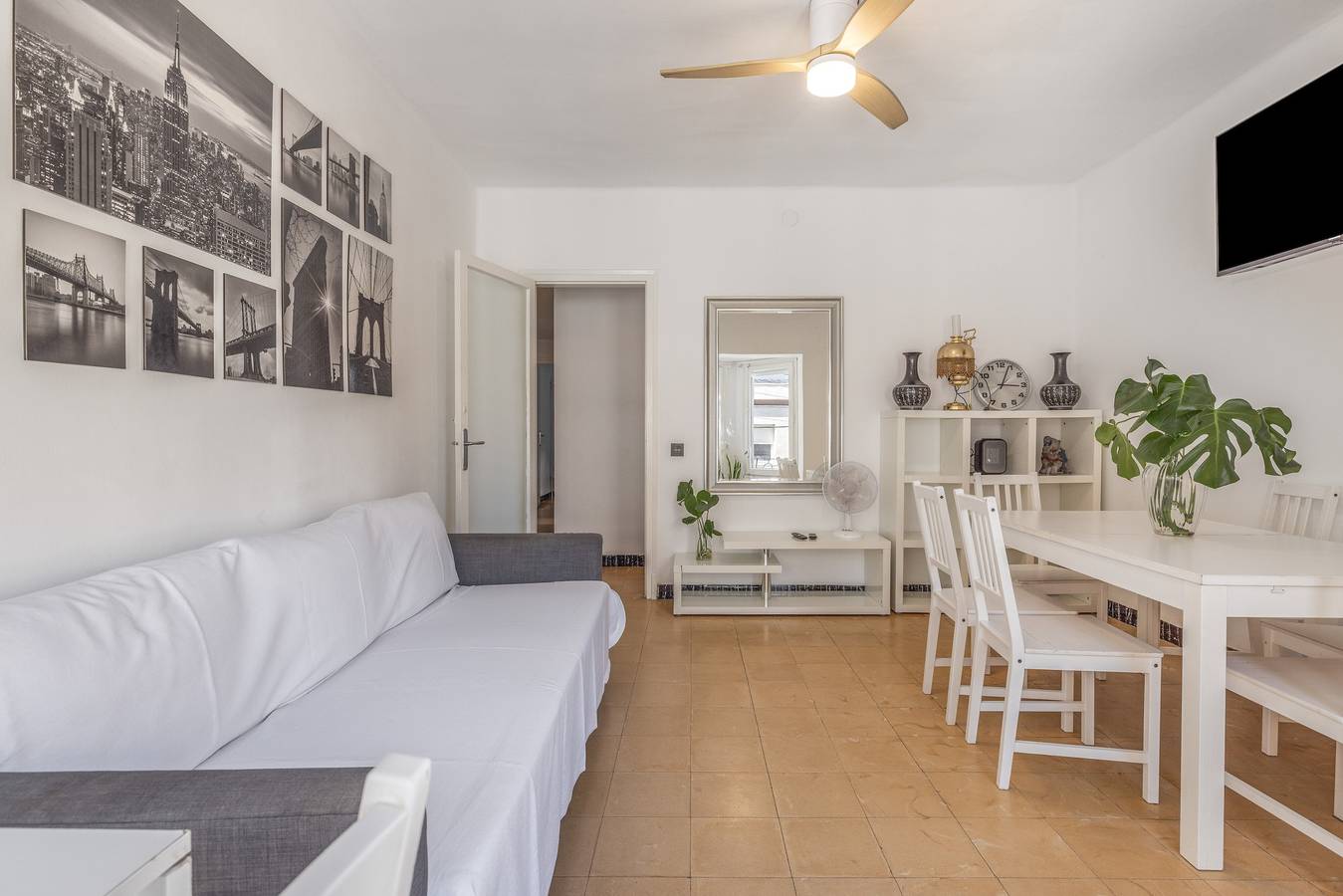 Sunandbed Cambrils – Maison spacieuse au centre, proche plage et port in Cambrils, Costa Dorada