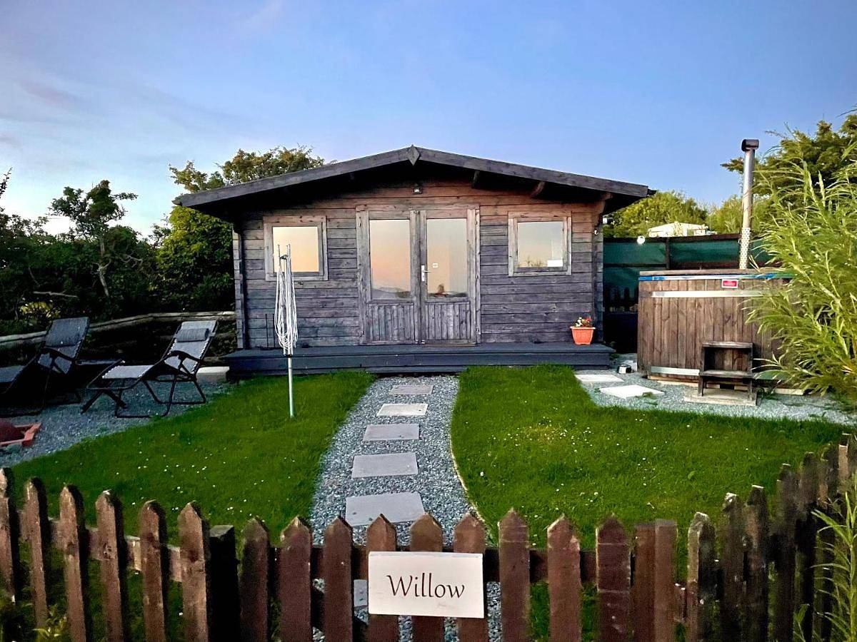 Willow Glamping Hut with Hot Tub, Ensuite, Bbq, Firepit, Views, Fenced Garden, Dog Friendly, Alpacas on site on Anglesey, North Wales in Isle of Anglesey