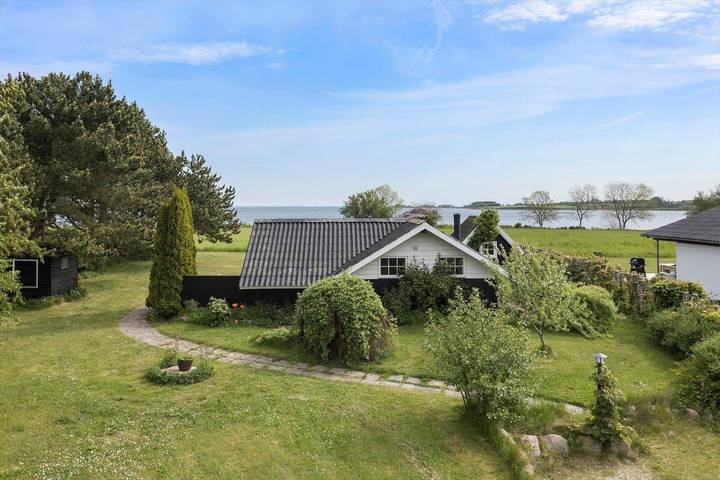 Ferieudlejning for 6 personer, med Terrasse og Have i Ærøskøbing