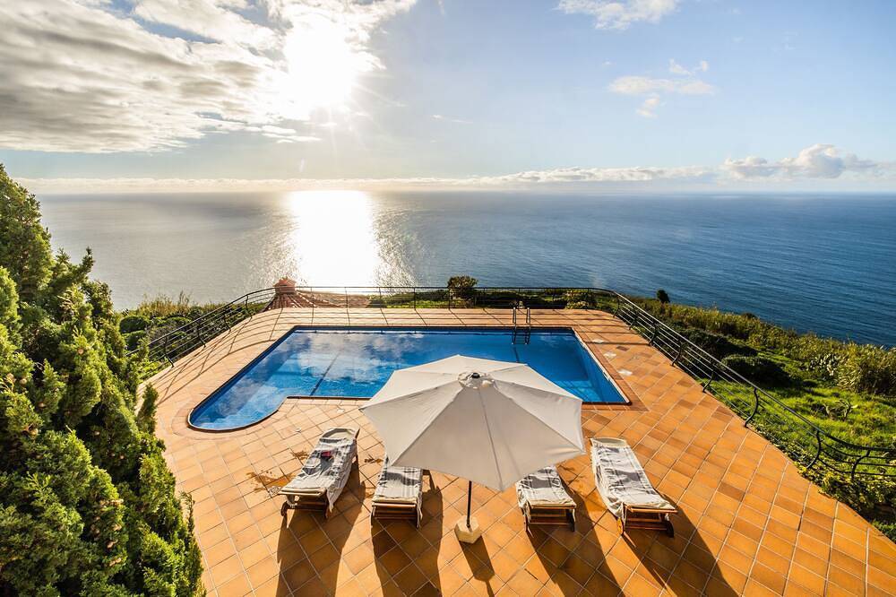 Casa vacanza a Fajã da Ovelha a partire da 275€ a notte