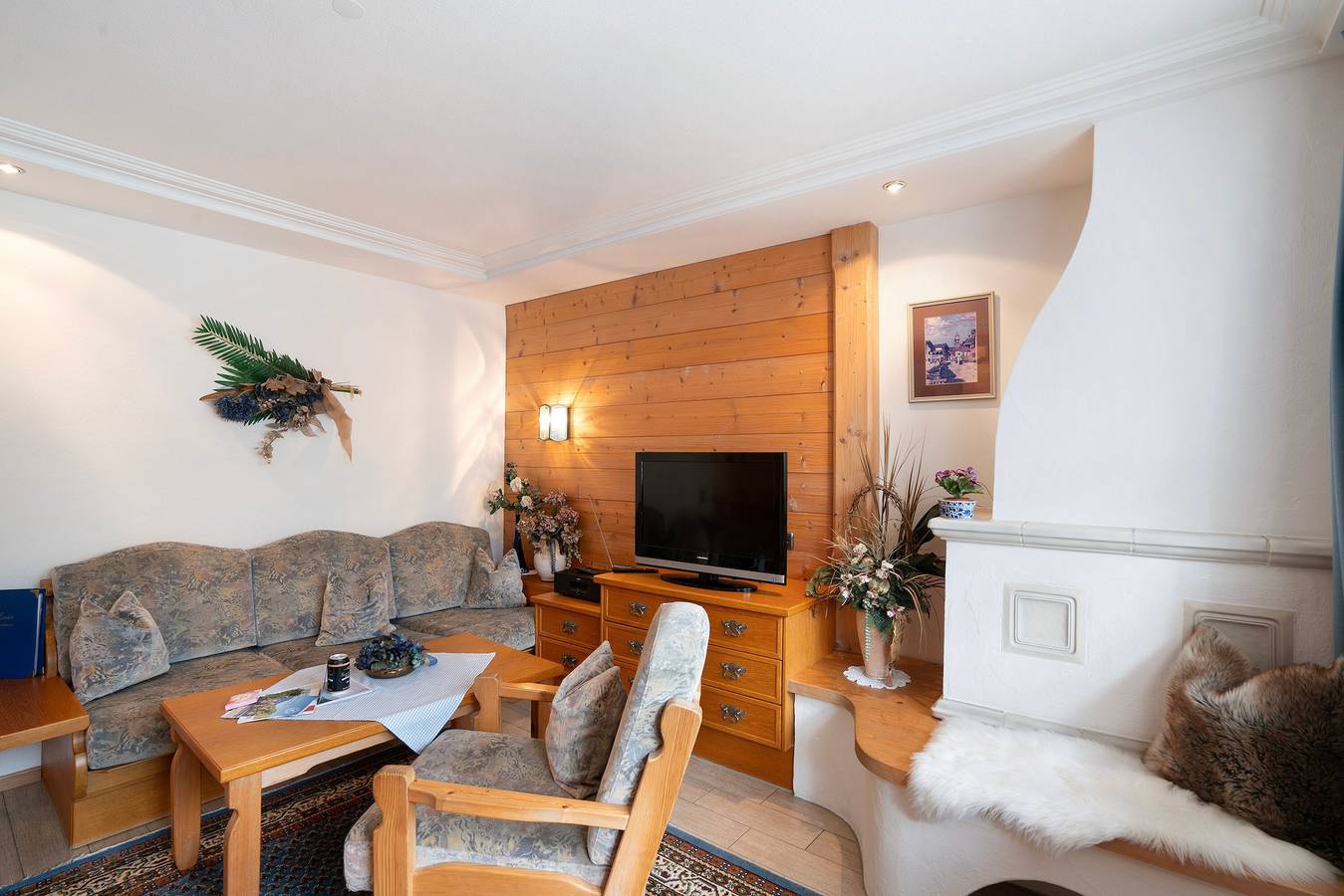 Ganze Wohnung, Ferienwohnung 'Bergdistel Nr 8' mit Bergblick, Gemeinschaftsgarten und Wlan in Mittenwald, Bayerische Alpen