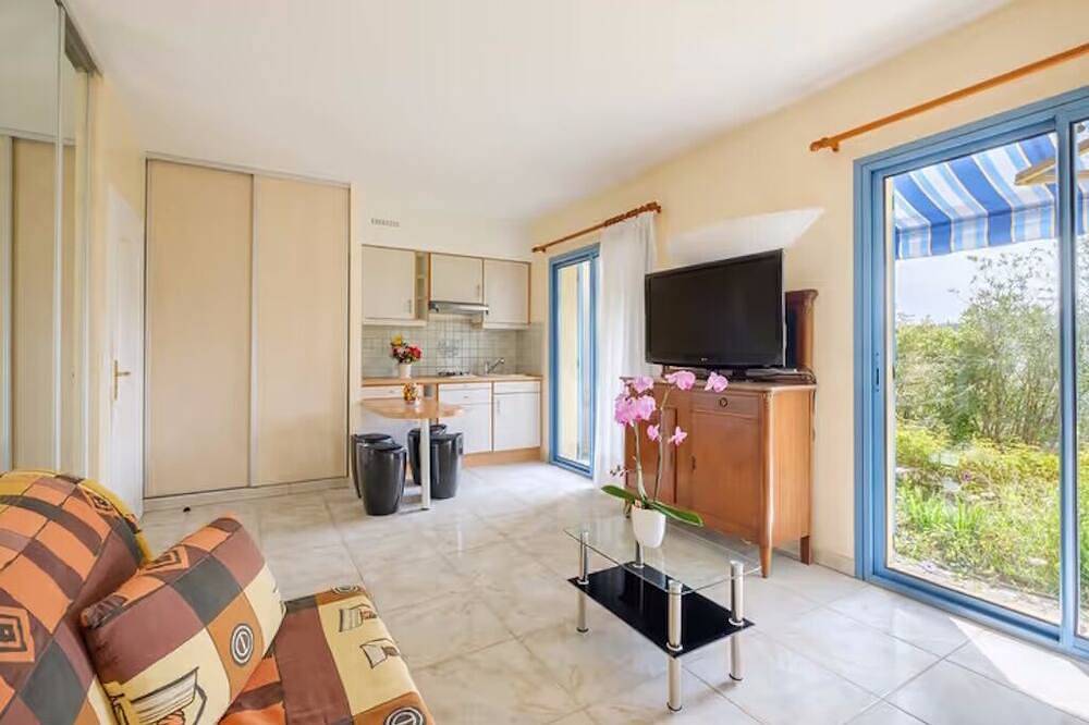 Appartement entier, Séjours de rêves Côte d'Azur Appart N°1/50m² Grande Piscine à débordement 10 x 7 in Châteauneuf-Grasse, Côte méditerranéenne (France)